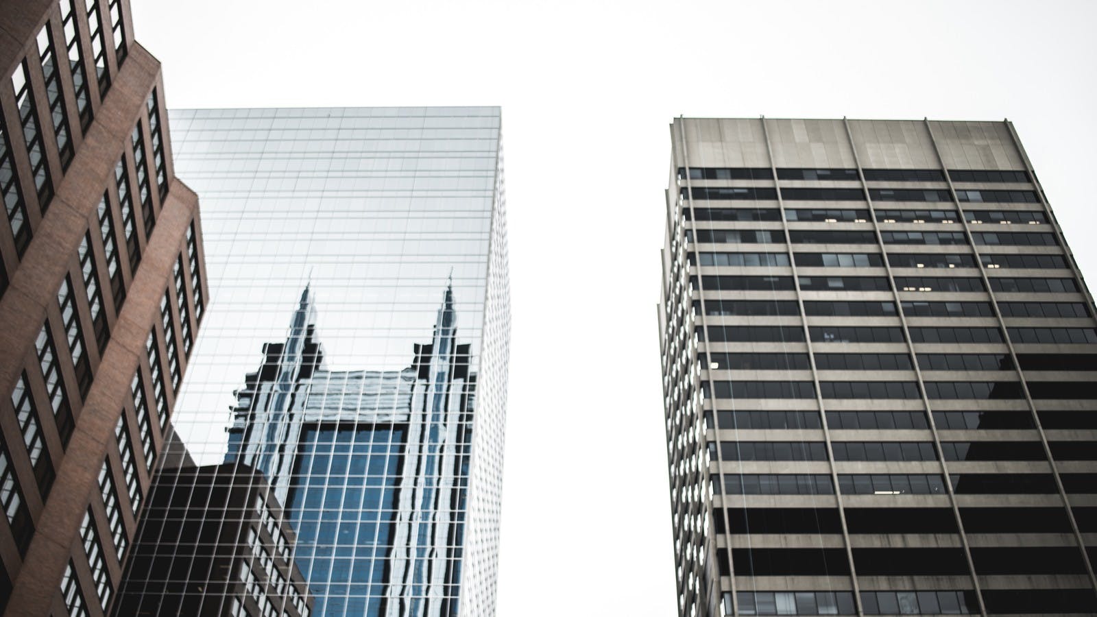Downtown Chicago buildings with reflections of skyscrapers